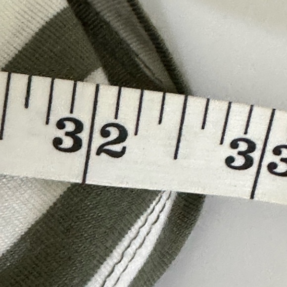 Jessica Simpson sz Md maternity top in olive and off white wandering stripes - Picture 5 of 15